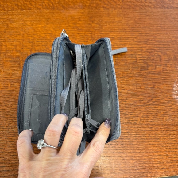 Vera Bradley Gray Quilted Wristlet with Zipper Closure removable straps - Picture 4 of 7